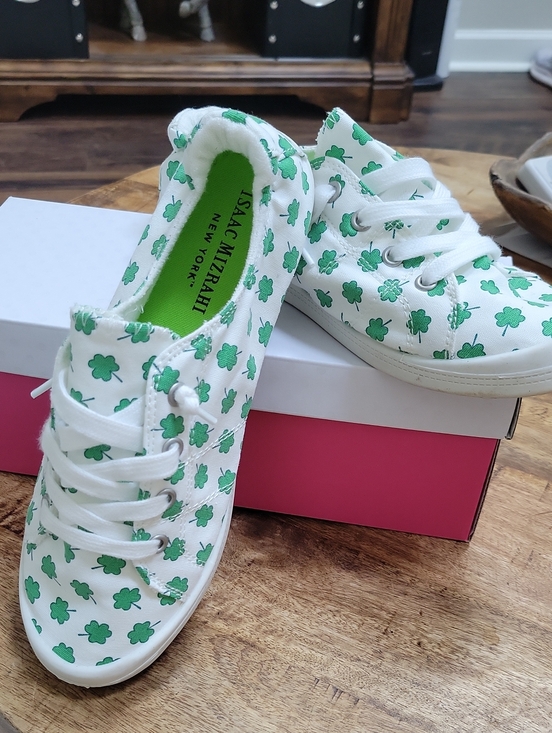 Isaac Mizrahi Shoes - Isaac Mizrahi White Sneakers with Green Clover Pattern